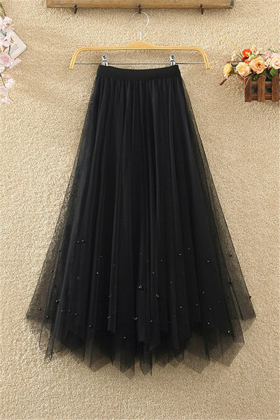 Naiste pikk tülli ja pärlitega seelik