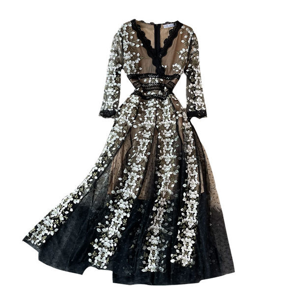 Naiste pitskleit spitsikaelusega ja seljal lukuga