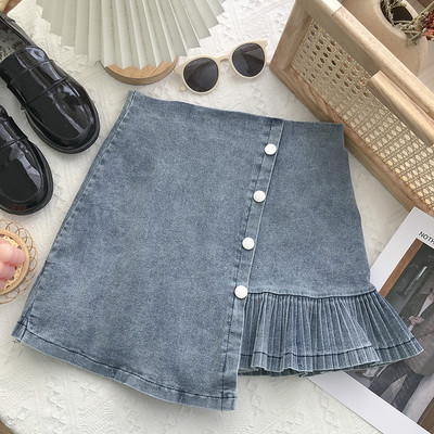 Ασύμμετρο μοτίβο με βολάν και κουμπιά