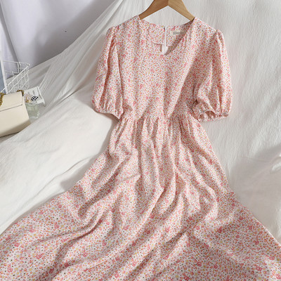 Naiste vabaajalõikeline spitsikaelusega kleit – mitut värvi