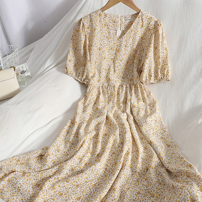 Naiste vabaajalõikeline spitsikaelusega kleit – mitut värvi