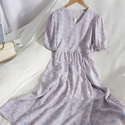 Naiste vabaajalõikeline spitsikaelusega kleit – mitut värvi