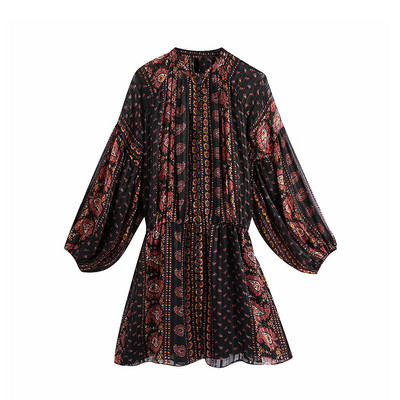 Φθινοπωρινό κομμένο φόρεμα με πολύχρωμο μοτίβο