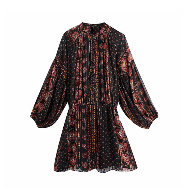 Φθινοπωρινό κομμένο φόρεμα με πολύχρωμο μοτίβο