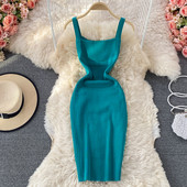 Kandilise dekoltee ja teksarihmadega naiste kleit