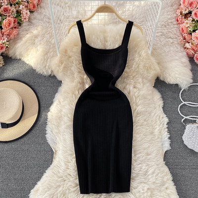 Kandilise dekoltee ja teksarihmadega naiste kleit