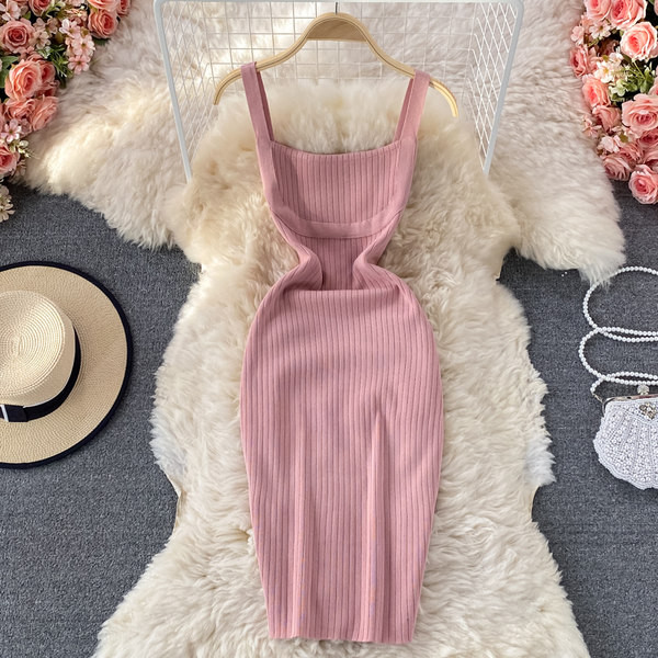 Kandilise dekoltee ja teksarihmadega naiste kleit