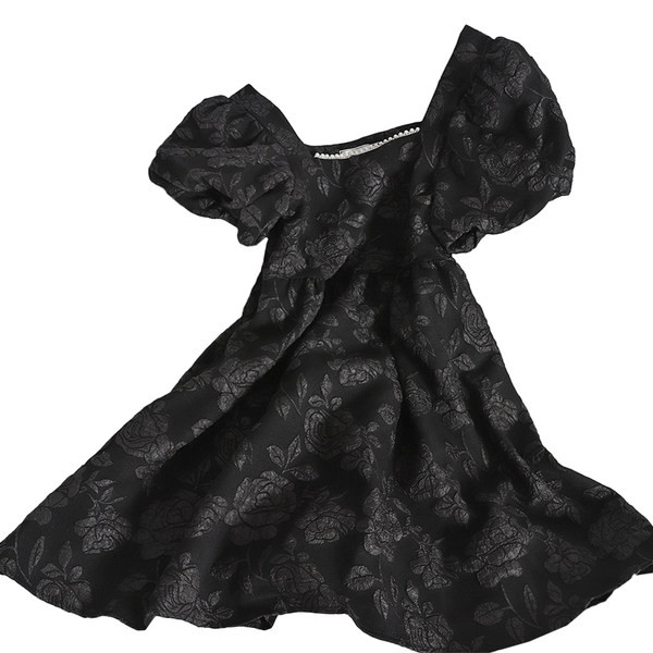 Moodne naiste kleit kandilise kaelusega ja pärlitega