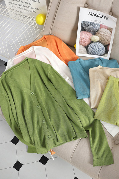 Naiste vest spits-kaelusega ja pikkade varrukatega - mitut värvi