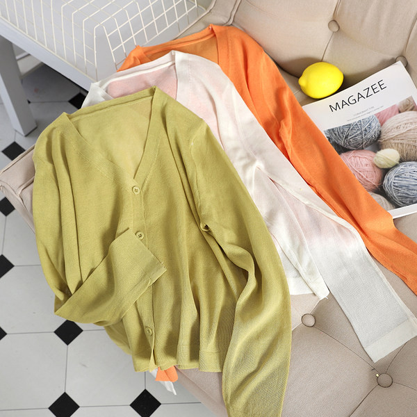 Naiste vest spits-kaelusega ja pikkade varrukatega - mitut värvi