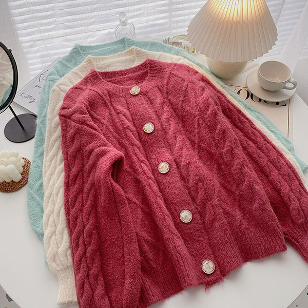 Ovaalse kaelusega ja pikkade varrukatega naiste vest