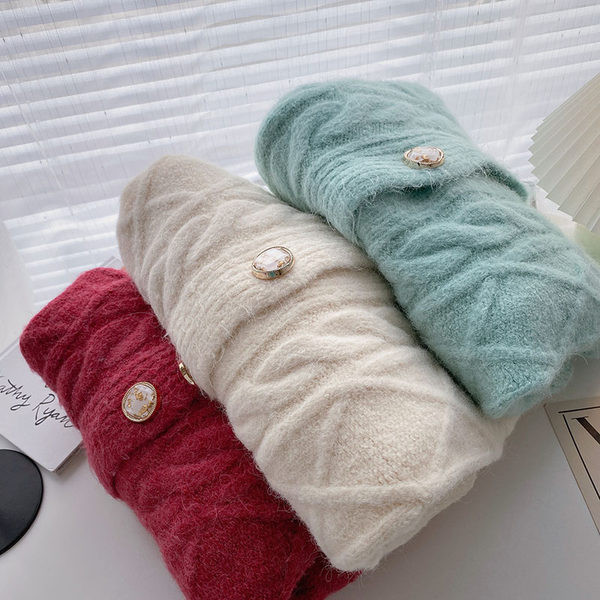 Ovaalse kaelusega ja pikkade varrukatega naiste vest