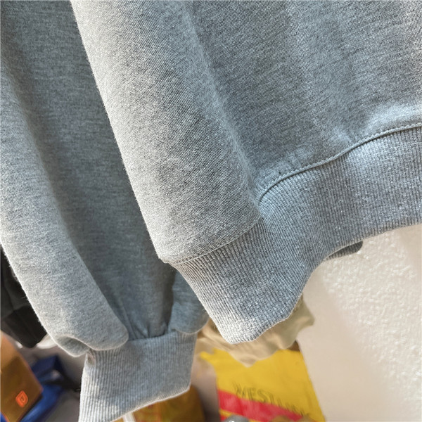 Ümmarguse dekoltee ja nööpidega halli ja musta värvi vabaaja naiste kardigan