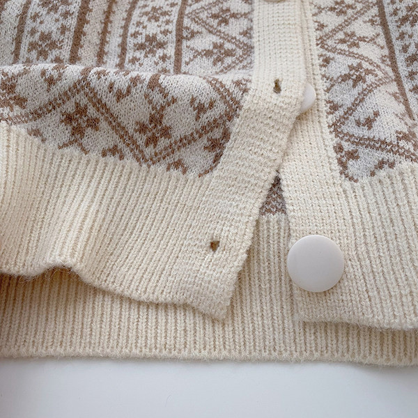 Värviline naiste nööpidega kardigan