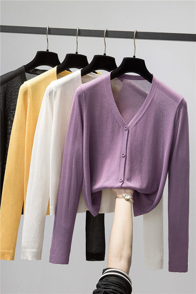 Naiste V-kaelusega ja nööpidega kevadvest