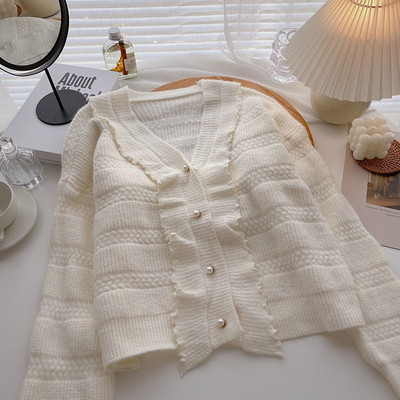 Uue mudeli vest spits-kaelusega ja nööpidega