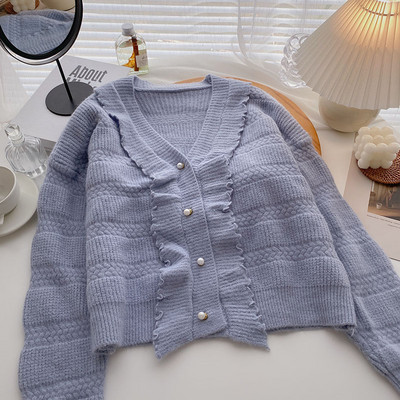 Uue mudeli vest spits-kaelusega ja nööpidega