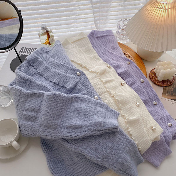 Uue mudeli vest spits-kaelusega ja nööpidega