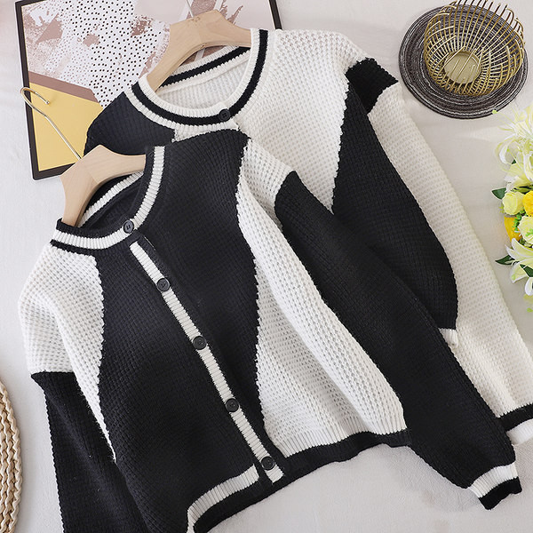 Naiste nööpide ja ovaalse kaelusega kardigan, valge ja must