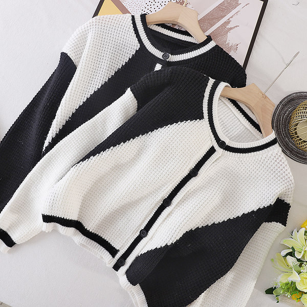 Naiste nööpide ja ovaalse kaelusega kardigan, valge ja must