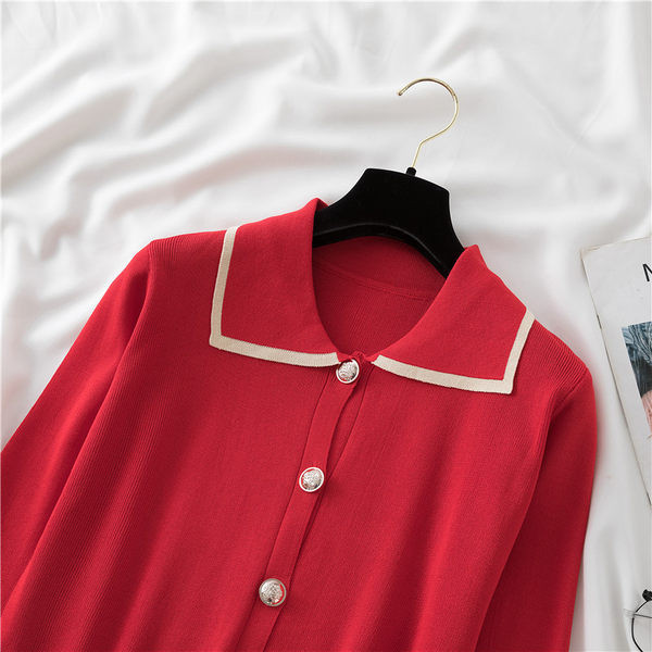 Нов модел дамска модерна жилетка с къдри и копчета 