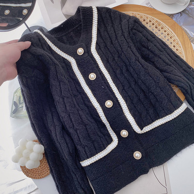 Naiste vabaaja vest nööpide ja pikkade varrukatega