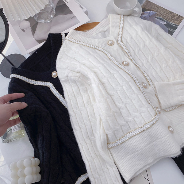 Naiste vabaaja vest nööpide ja pikkade varrukatega