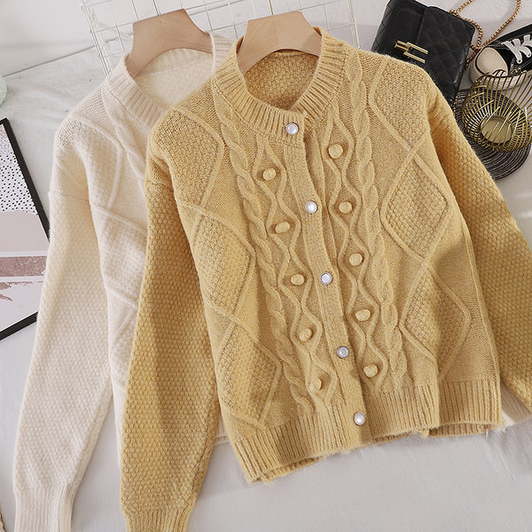 Mitmes värvitoonis pärlitega naistevest