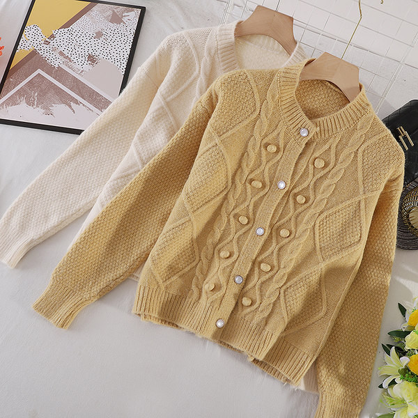 Mitmes värvitoonis pärlitega naistevest