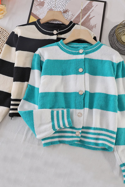 Naiste triibuline kahevärviline nööpidega vest