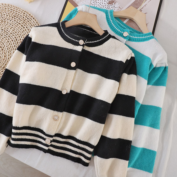 Naiste triibuline kahevärviline nööpidega vest