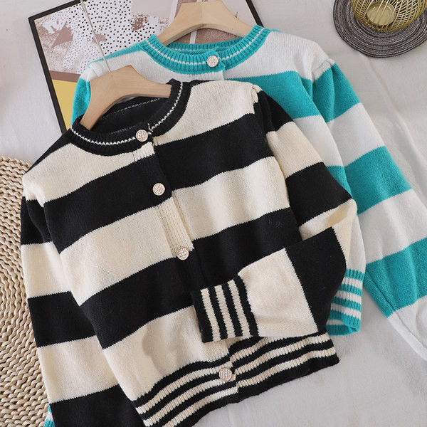 Naiste triibuline kahevärviline nööpidega vest