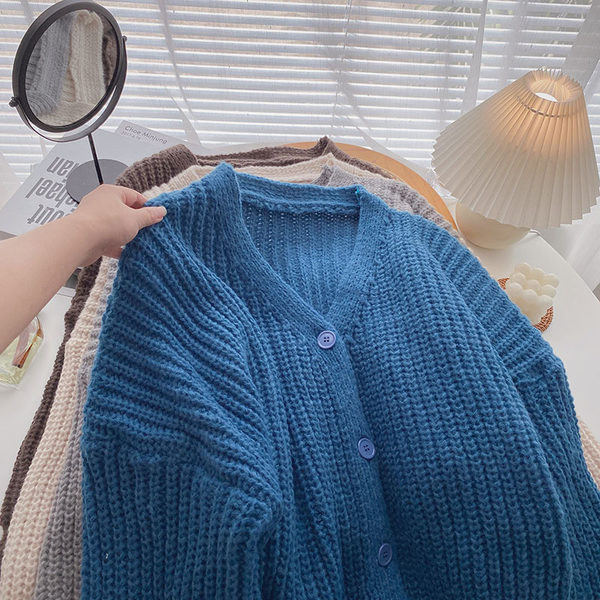 Naiste laia kardiganiga mudel spits-kaelusega