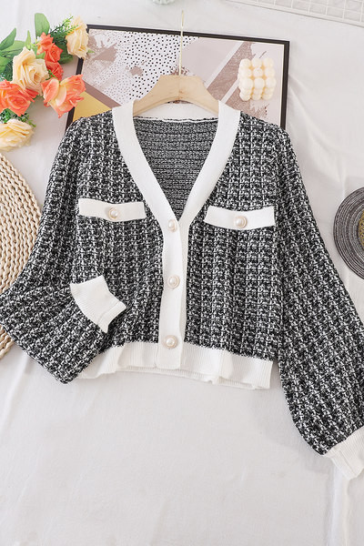 Γυναικεία ζακέτα με πέρλες  και λαιμόκοψη σε γκρι χρώμα