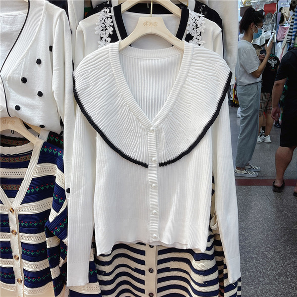 Νέο μοντέλο γυναικεία μονόχρωμη ζακέτα με κουμπιά σε λευκό και μαύρο χρώμα