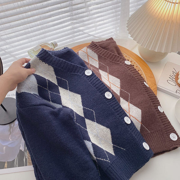 Lai naiste kampsun nööpide ja spitsikaelusega