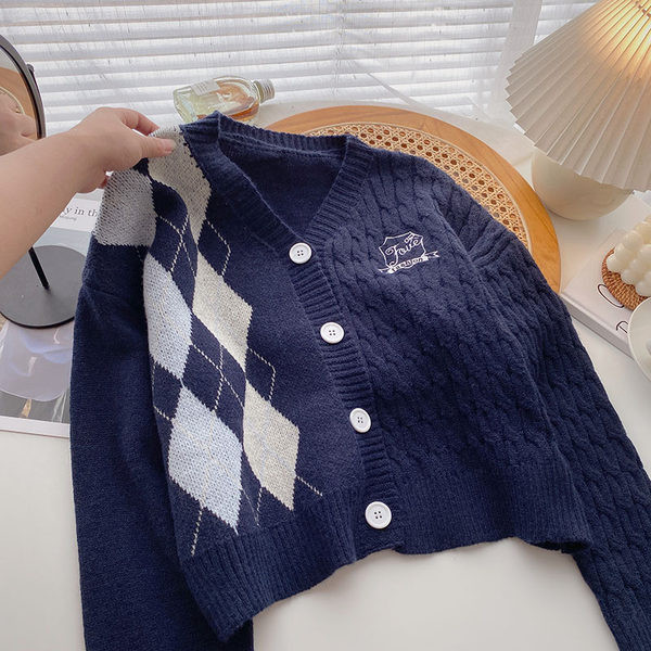 Lai naiste kampsun nööpide ja spitsikaelusega