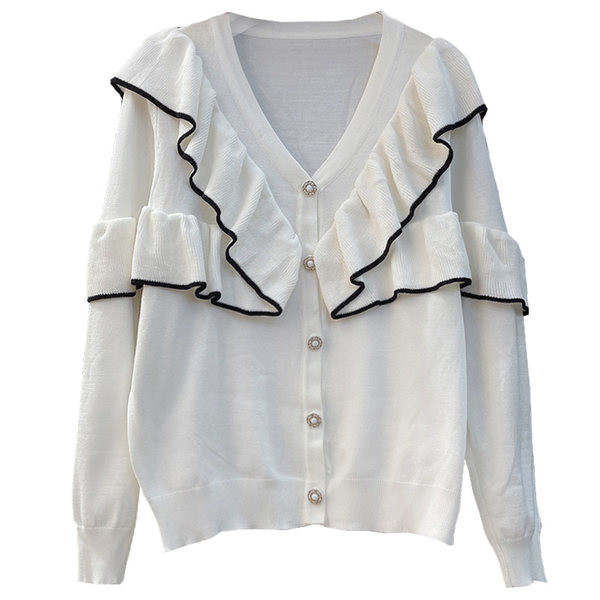 Moodne lokkide ja spitsikaelusega naistevest