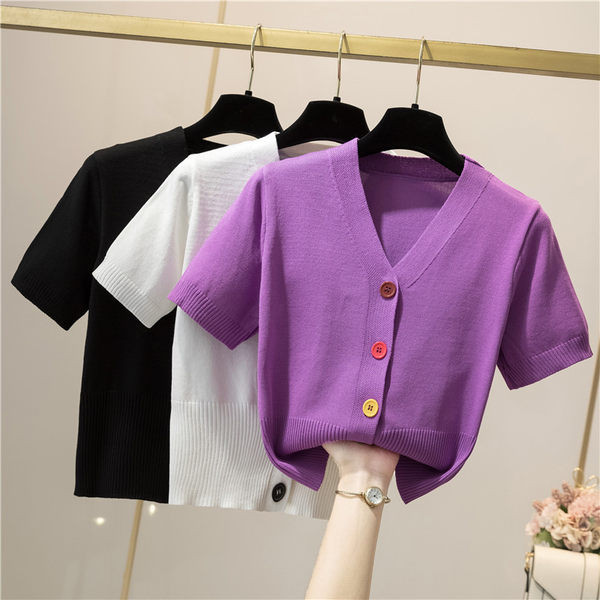 Sieviešu jaka ar īsām piedurknēm un krāsainām pogām