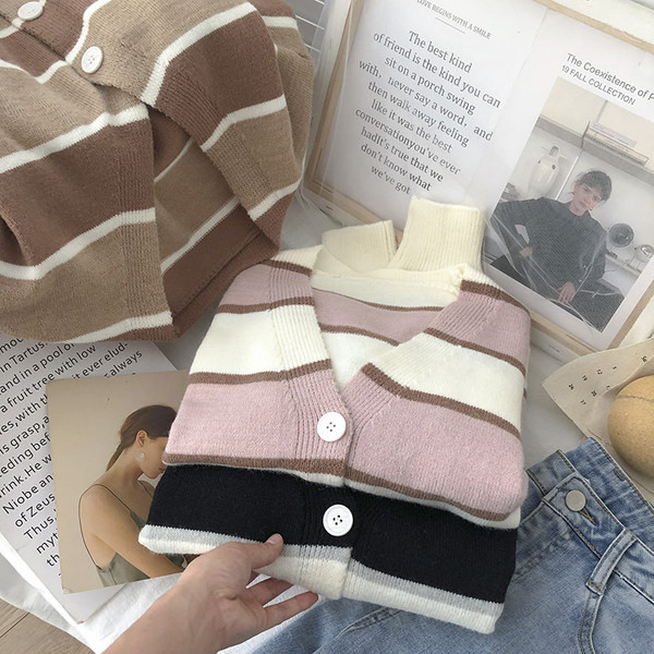 Γυναικεία ριγέ ζακέτα με V-λαιμόκοψη