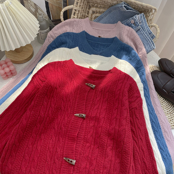 Καθημερινή γυναικεία πλεκτή ζακέτα με κουμπιά