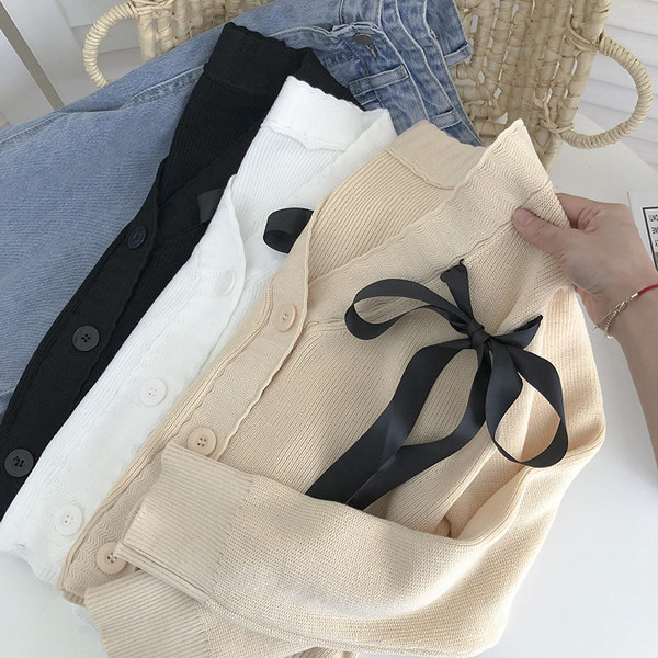 Γυναικεία πλεκτή ζακέτα και κορδόνια με κουμπιά