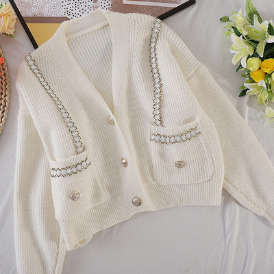 Valge ja musta värvi pärlite ja nööpidega naiste vest