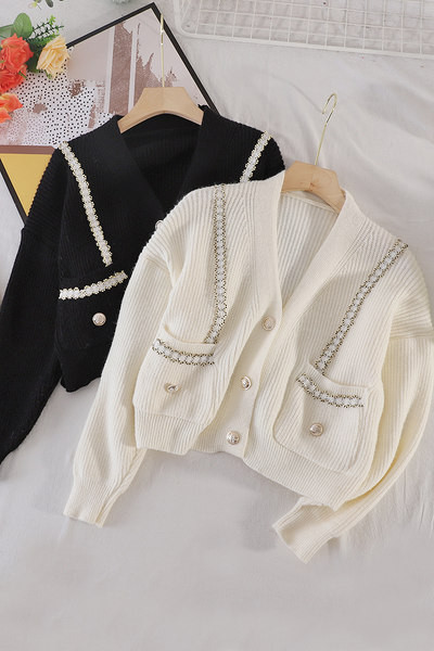 Valge ja musta värvi pärlite ja nööpidega naiste vest