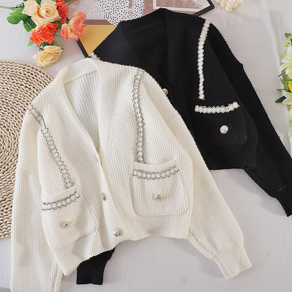 Valge ja musta värvi pärlite ja nööpidega naiste vest