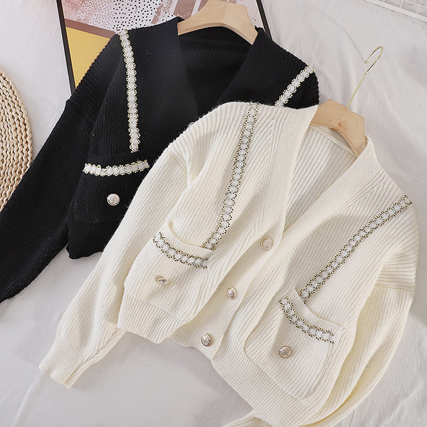 Valge ja musta värvi pärlite ja nööpidega naiste vest