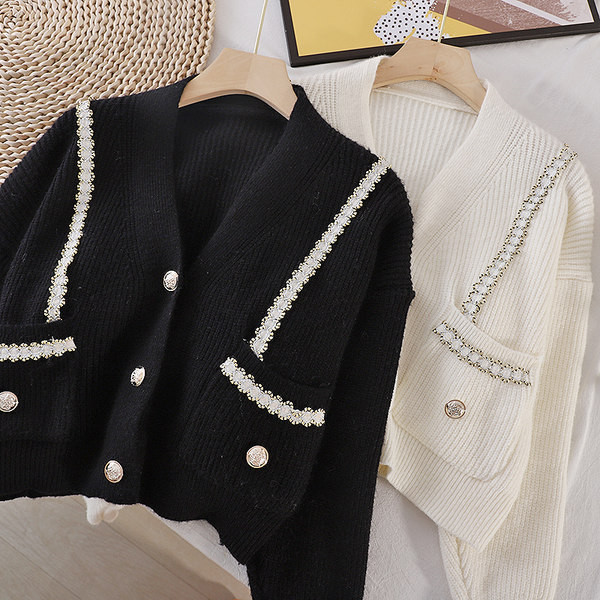 Valge ja musta värvi pärlite ja nööpidega naiste vest