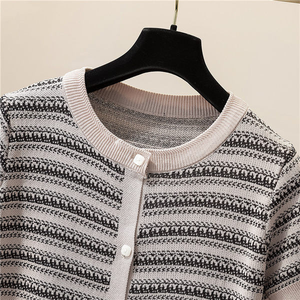 Modern női mellény rövid ujjal és ovális nyakkivágással