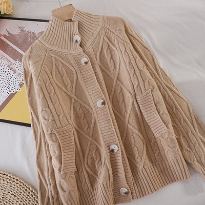 Πλεκτή γυναικεία ζακέτα με κουμπιά και τσέπη