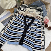 Naiste triibuline vest nööpide ja spitsikaelusega